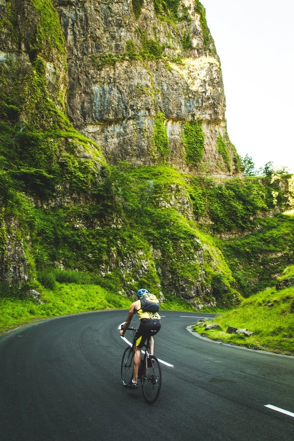 comment prévenir et traiter les douleurs au cou et aux épaules pendant le cyclisme